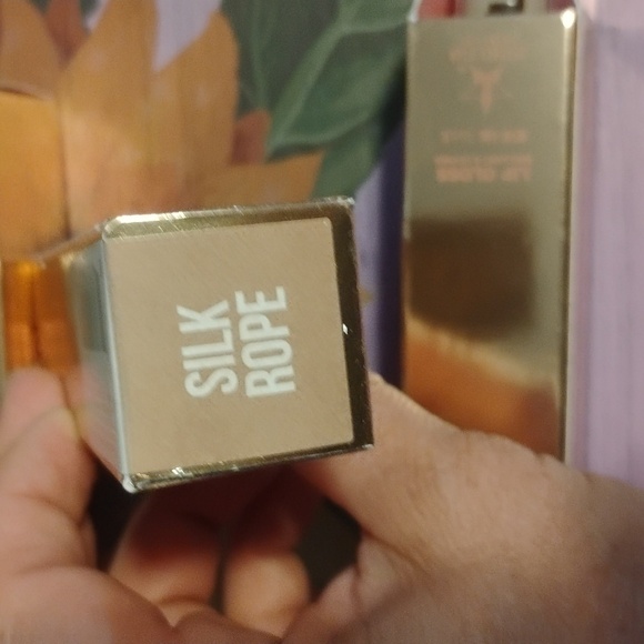 Set Of 4 Jeffree Star  Random Pulls. - Picture 3 of 3